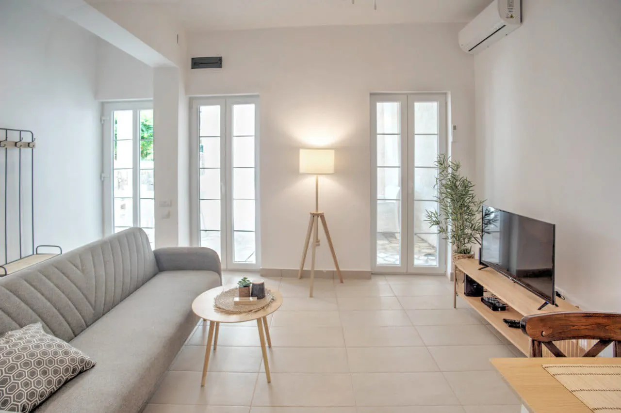 Two-Bedroom Apartment with Spacious Terrace and Garden Just 20m from the Beach!